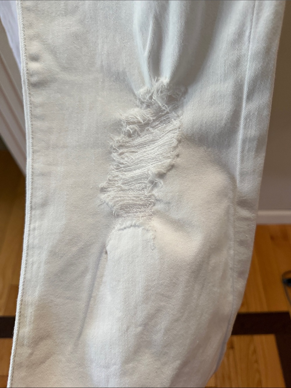 Joe's Jeans White Distressed Wide-Leg Jeans size 28 like new - Picture 7 of 10